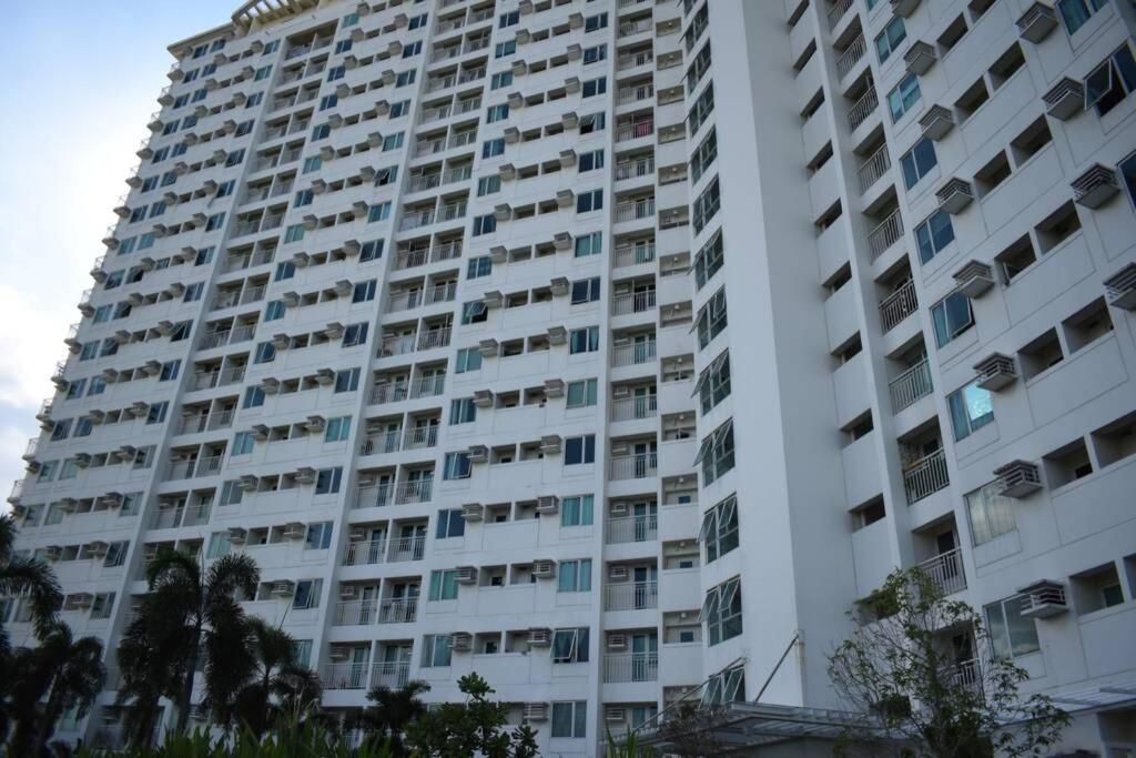 Fiber Speed WIFI with Pool Alabang Condominium  photo