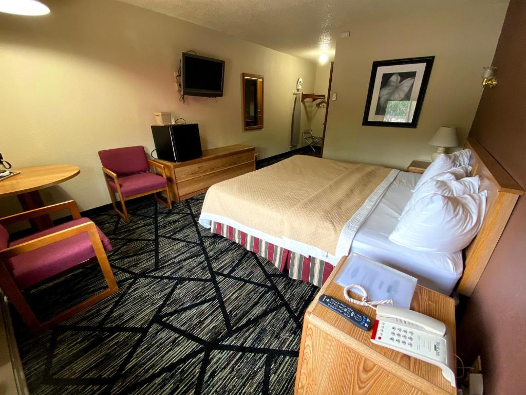 Woodland Inn & Suites photo