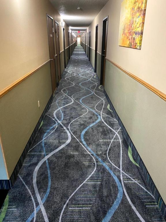 Woodland Inn & Suites photo