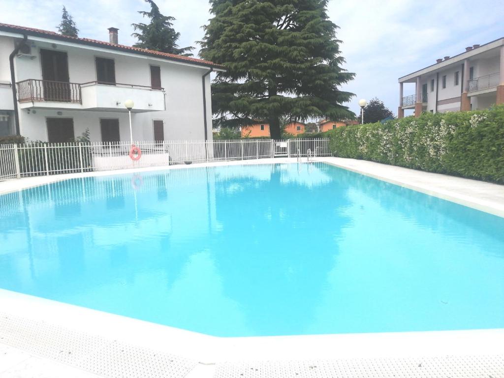 Appartamento a Peschiera del Garda con piscina - 1