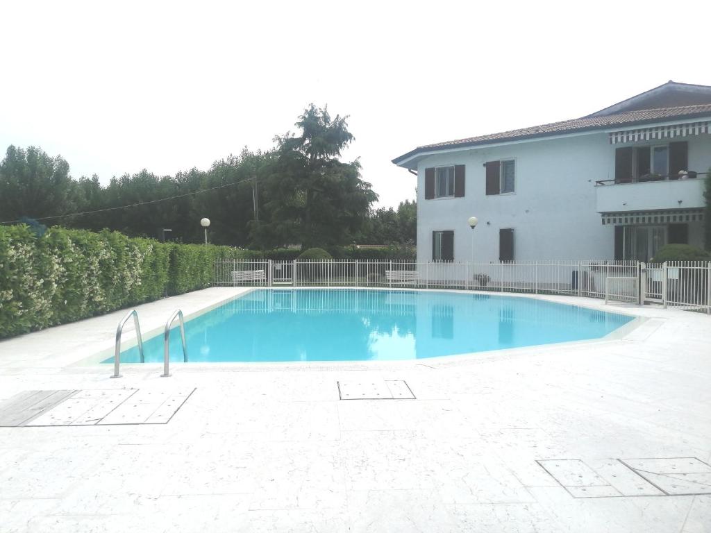 Appartamento a Peschiera del Garda con piscina - 2