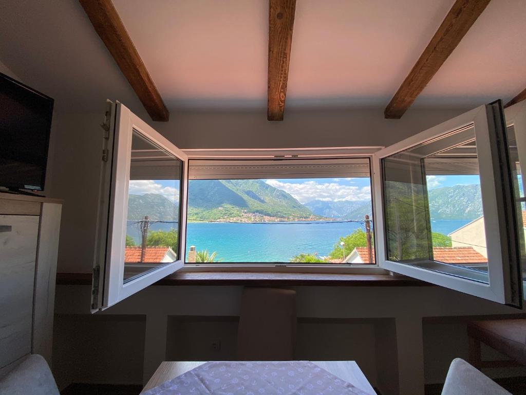 Sunny Bay Apartments photo