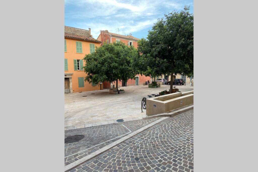 Hyères centre/vieille ville: superbe T2 - 4
