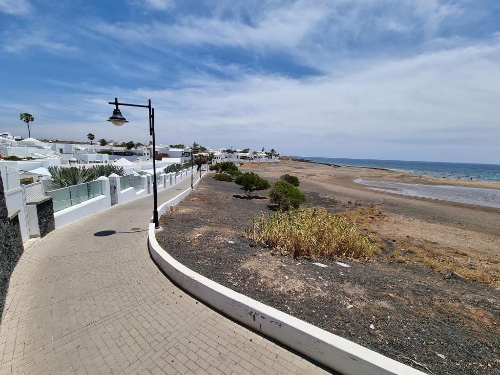Luxury Coral Beach first line of the sea - 4