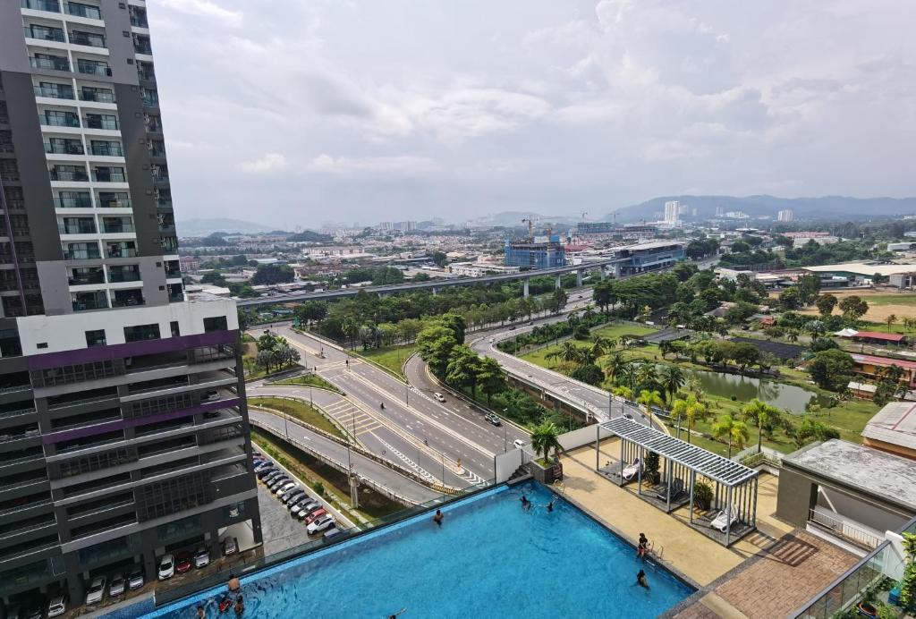 Landmark Residence 2 Service Apartment with WIFI 5min to MRT 20min to KL photo