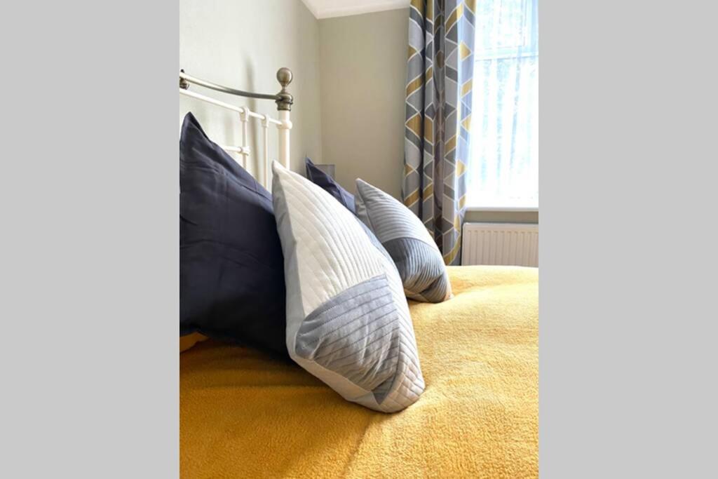 Spacious 2 Bed APT sleeps 4 near Bournemouth Beach — Hotel in Bournemouth