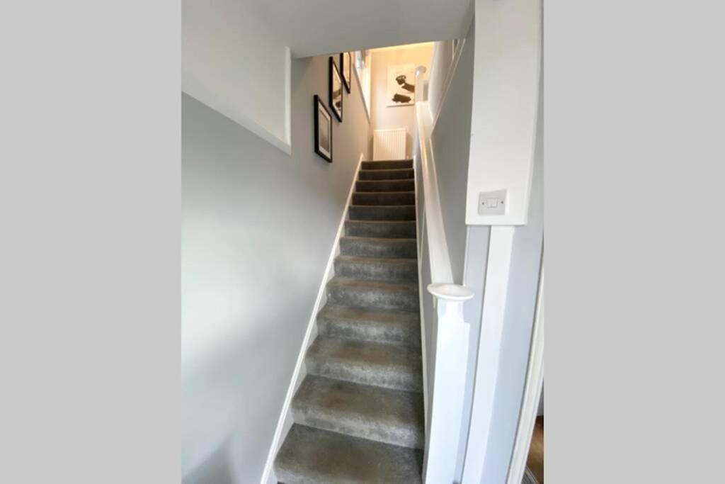Spacious 2 Bed APT sleeps 4 near Bournemouth Beach photo