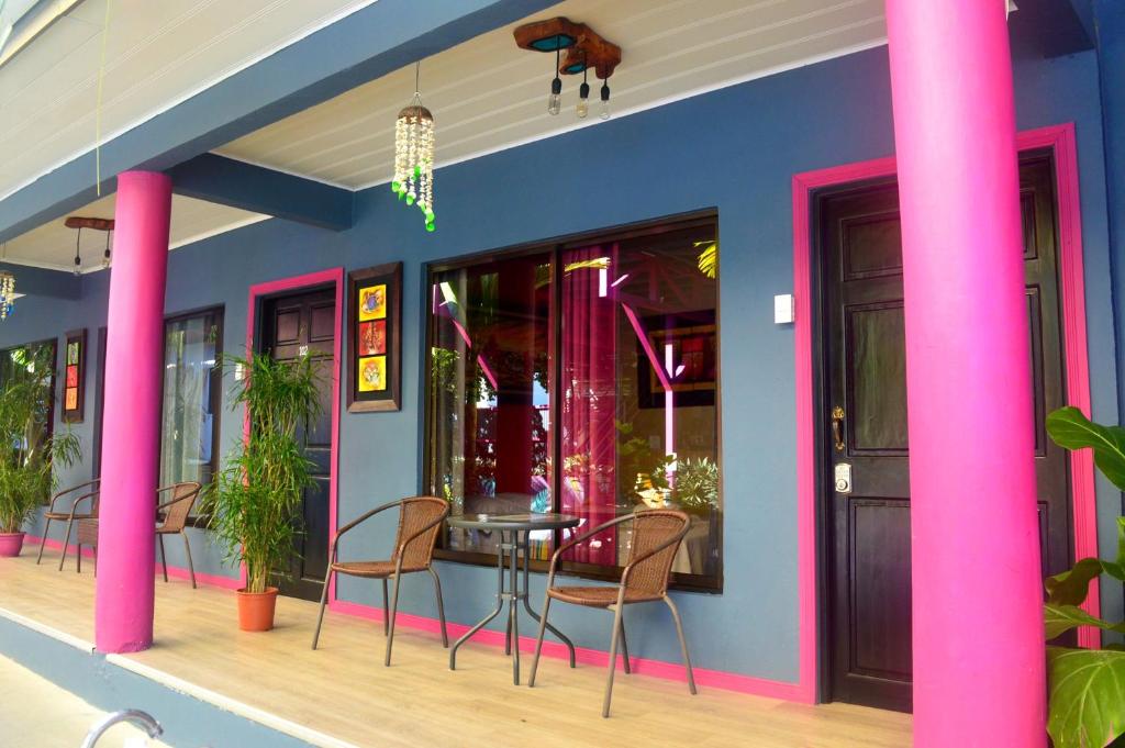 Entrance, Millenium Manuel Antonio Park and beach in Quepos