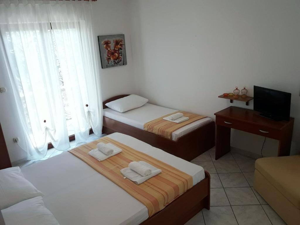 Apartment in Sukosan with sea view, terrace, Wi-Fi (4813-2) photo