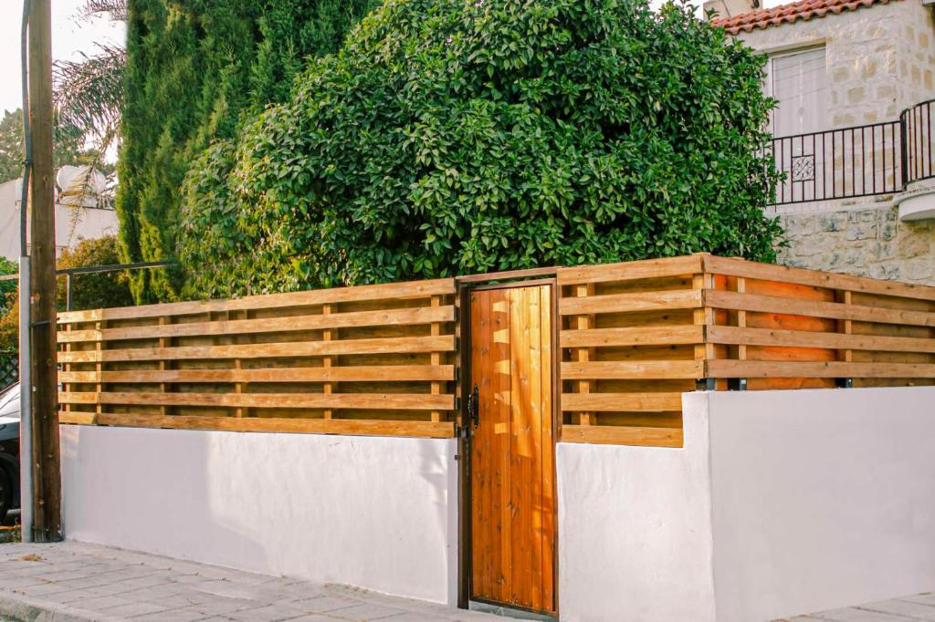 Dub House — Hotel in Paphos