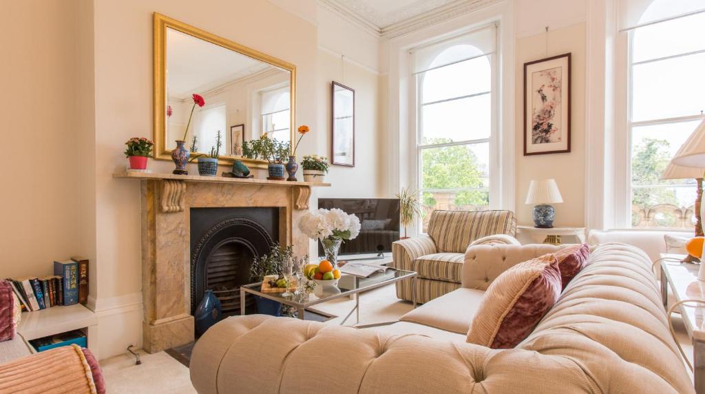 Flat 3, 6 Lypiatt Terrace Cheltenham Gloucestershire GL50 2SX 전경