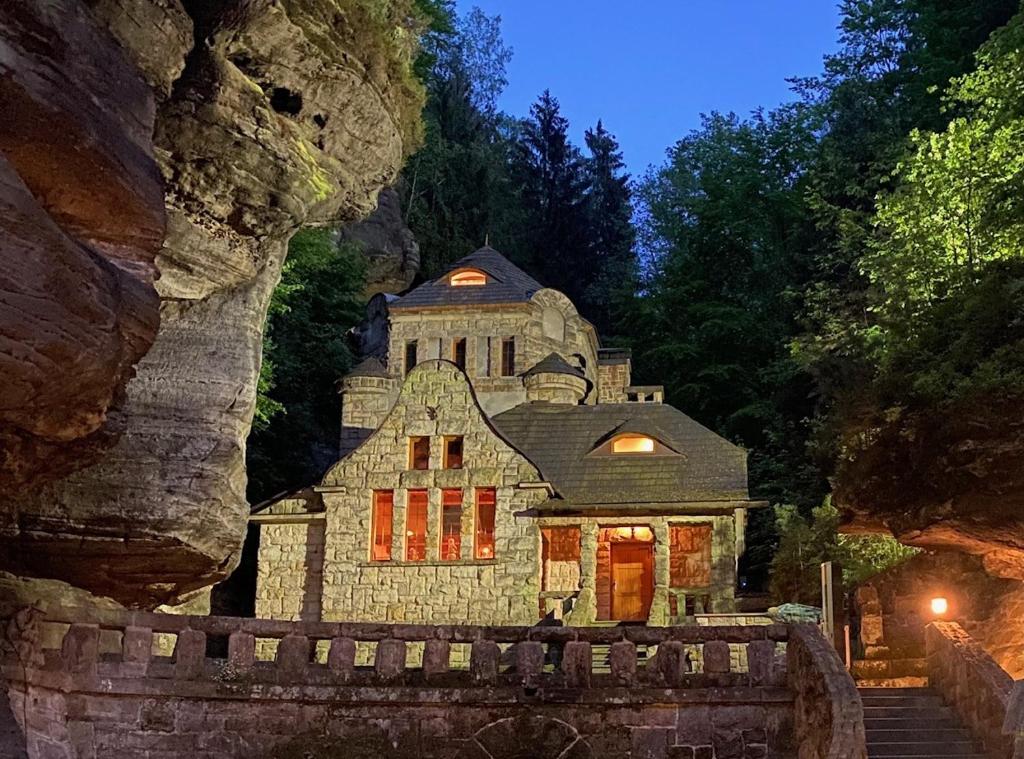 Stara Plynarna — Hotel in Hrensko