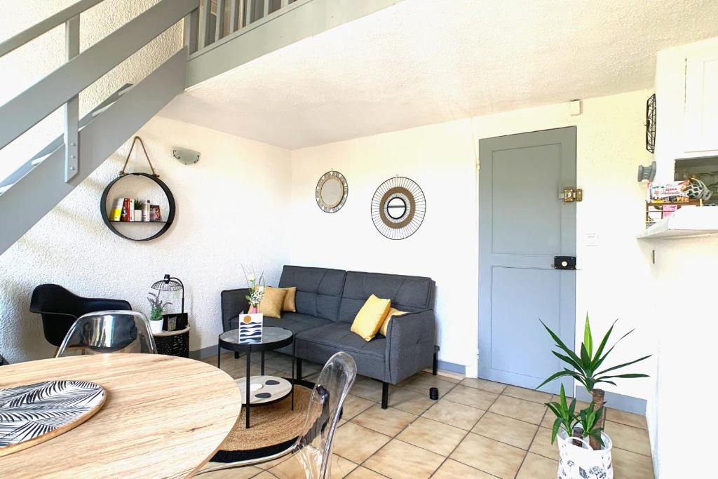 Renovated 2 bedroom duplex apartment in the center of Antibes - 2