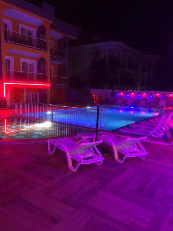 スイミングプール