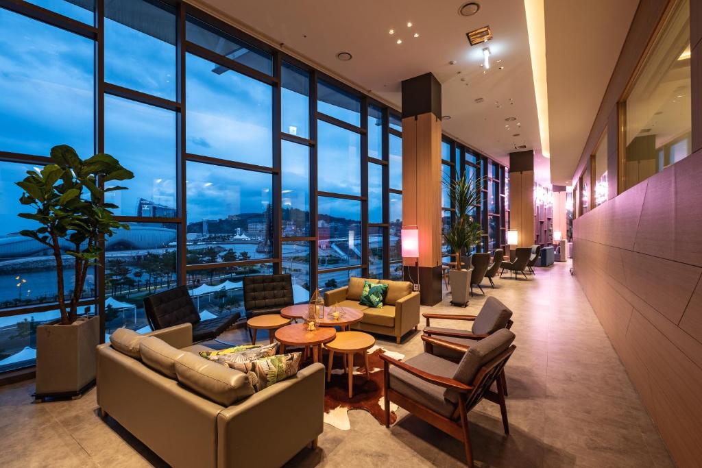 Shared lounge/TV area, DarakHyu Yeosu Capsule Hotel by WALKERHILL in Yeosu-si