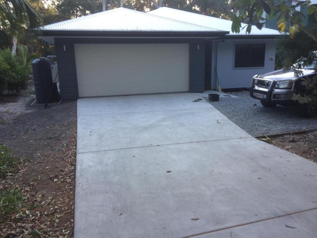 Share Rainbow Denny's House — Hotel in Fraser Coast