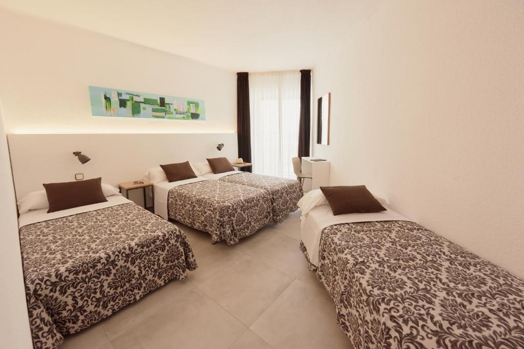 Hotel Miami Calella - El de siempre, como nunca — Hotel rooms in Calella, Catalonia