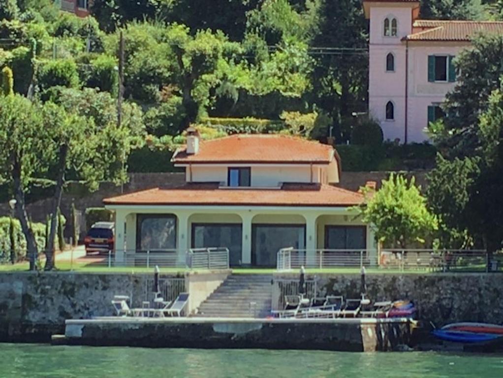 Remarkable 4-Bed Villa in Bellano - 1