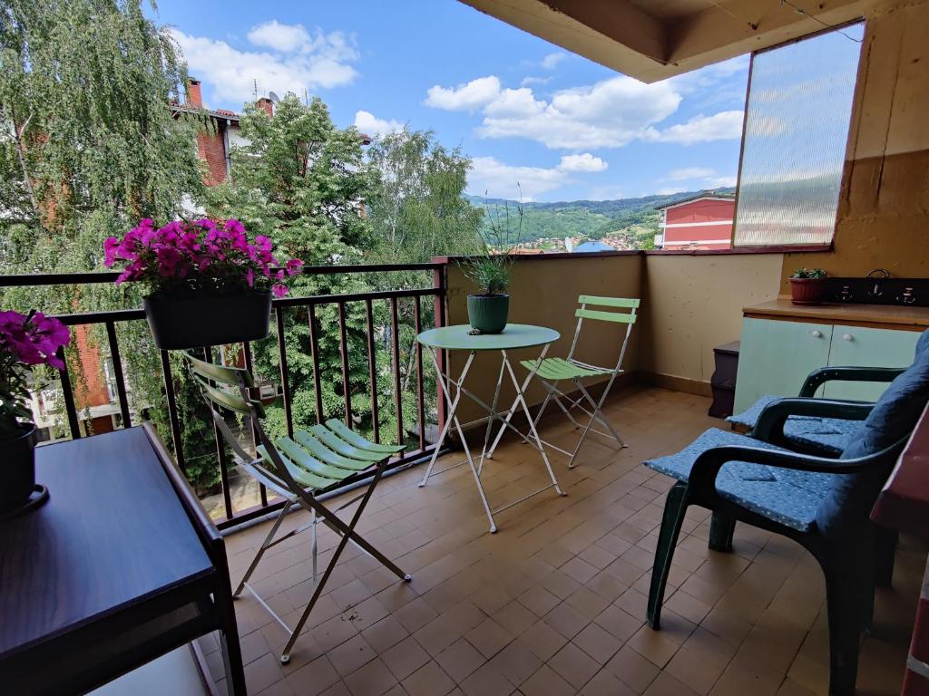 Aunt's Place - 1