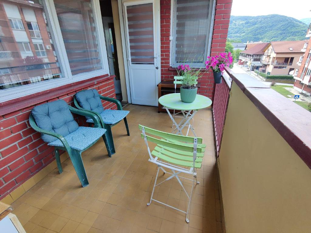 Aunt's Place - 4