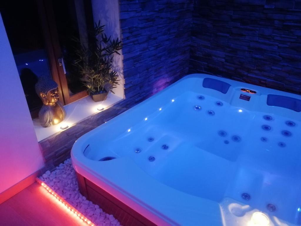 Spa Romantique Nord Pas De Calais Gîte le Petit Crocq avec SPA privatif - Spa romantique à Wirwignes dans le  Pas de Calais (62), 16 km de Boulogne sur Mer