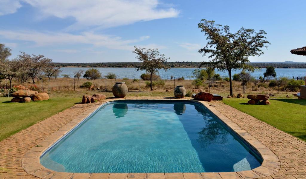 スイミングプール