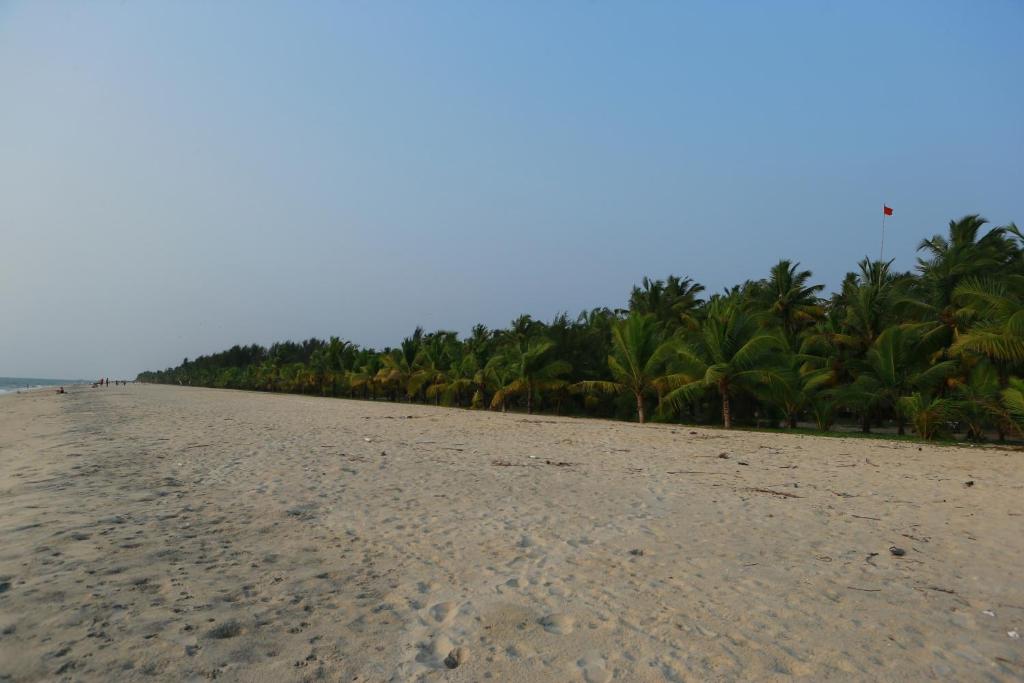 Mayas Beach House - Boutique Serviced Villa photo