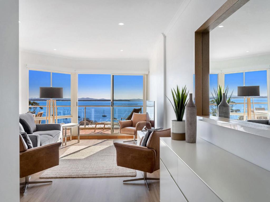Breakwater Apartment 403, Shoal Bay