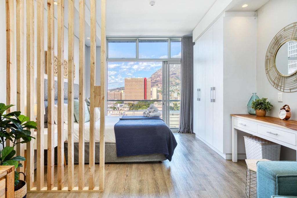 Elegant Modern Apartment near Table Mountain — Hotel in Cape Town