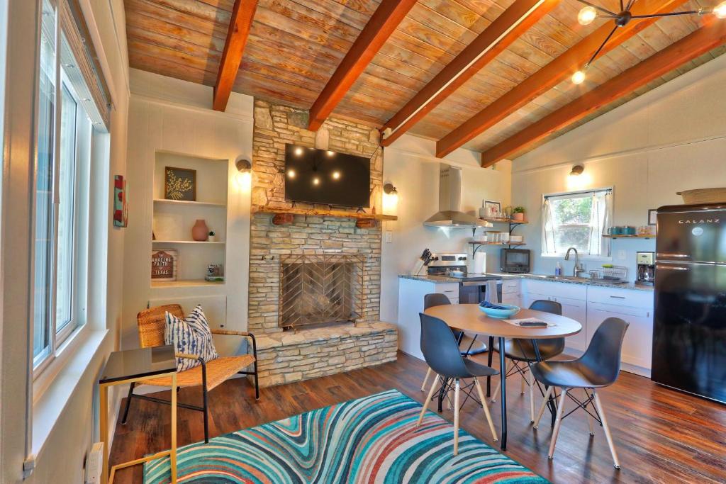 Millie's Cottages Unit 5 - Josephine, Canyon Lake