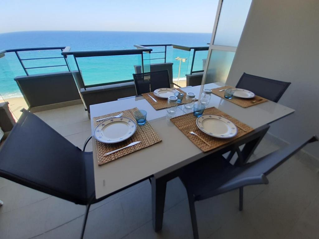 Apartamento vistas mar primera linea playa - 2