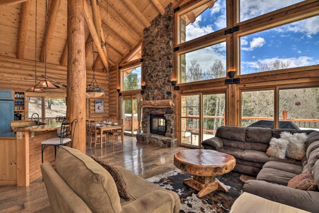 Spacious, Luxe Cabin with Mtn Views, Sauna and More!, Villa Grove