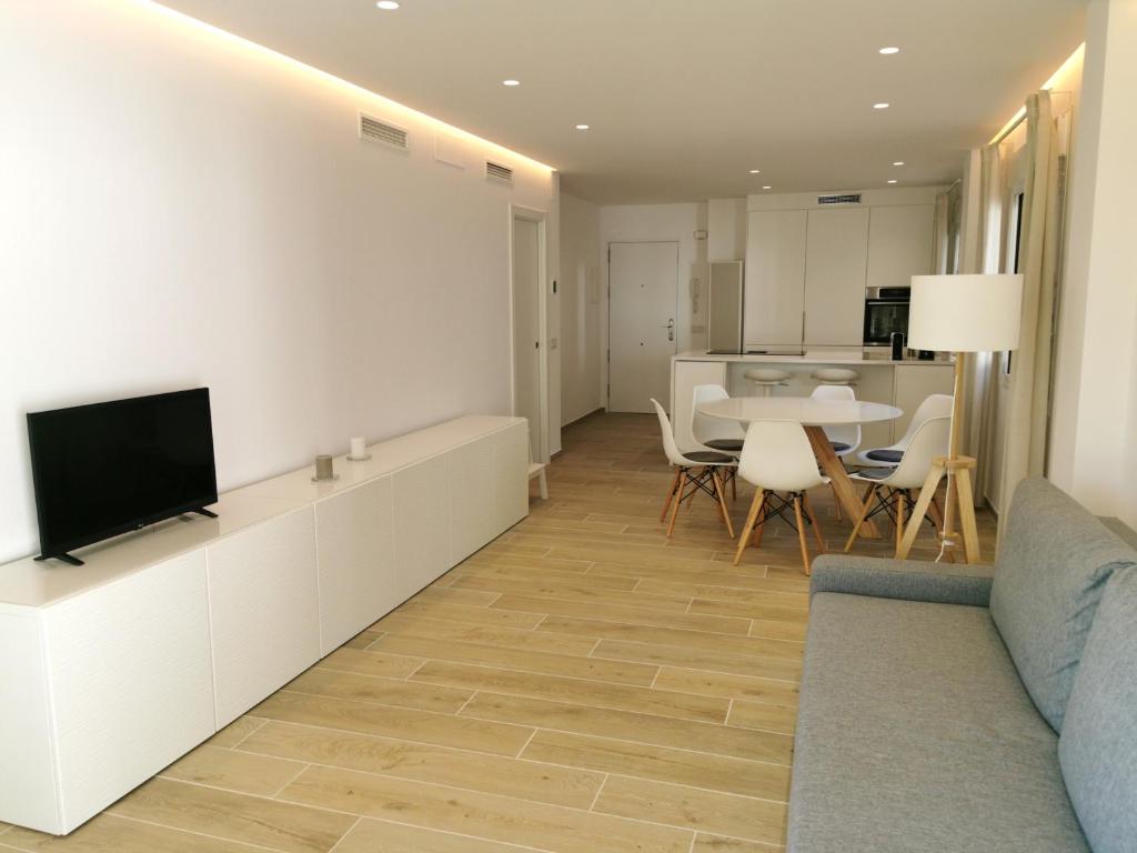 Bright 2 bedroom apt Golden Mile next to beach RDR225 - 4