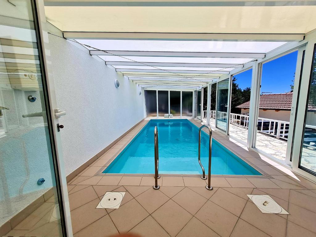 Vila Maslina Apartments mit Pool und Garten nahe am Strand 전경