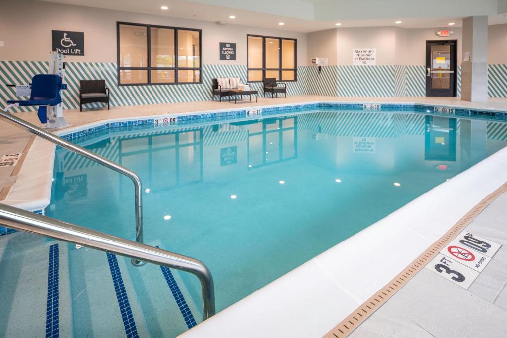 Holiday Inn St. Louis - Creve Coeur photo