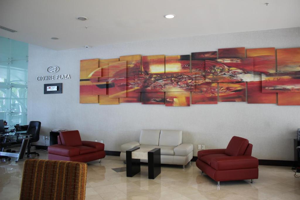 Crowne Plaza Leon photo