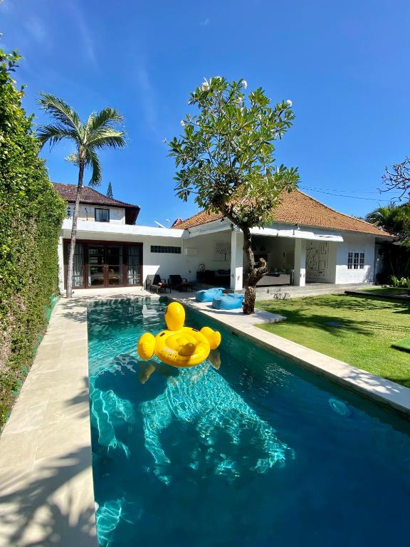 Villa EMMA | heart of Seminyak | 350m Beach photo