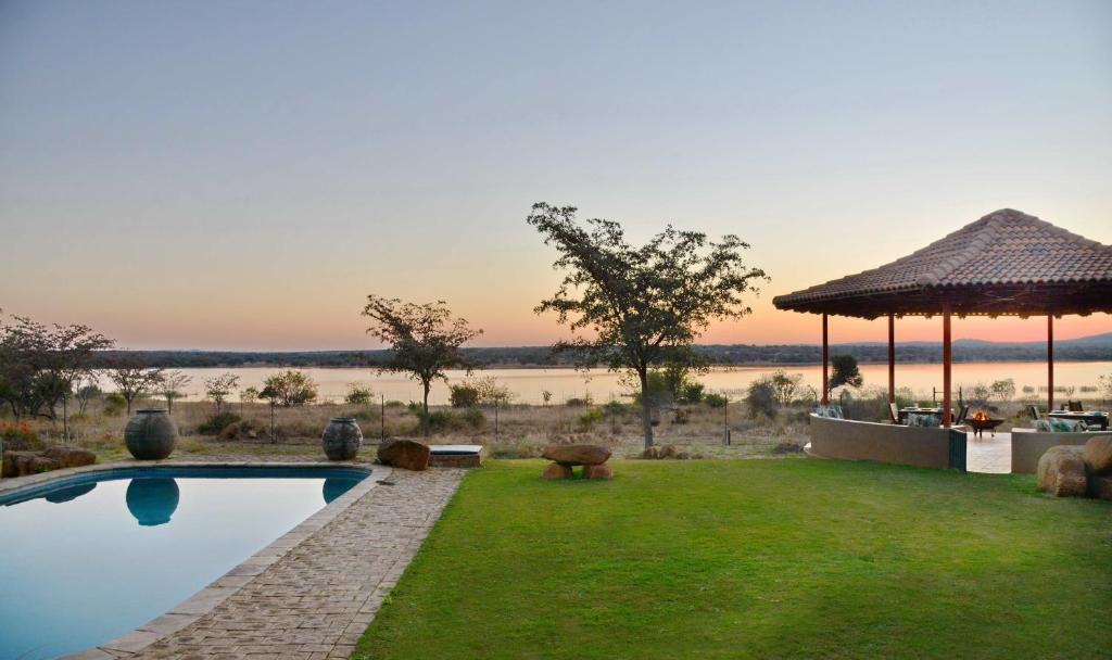 スイミングプール