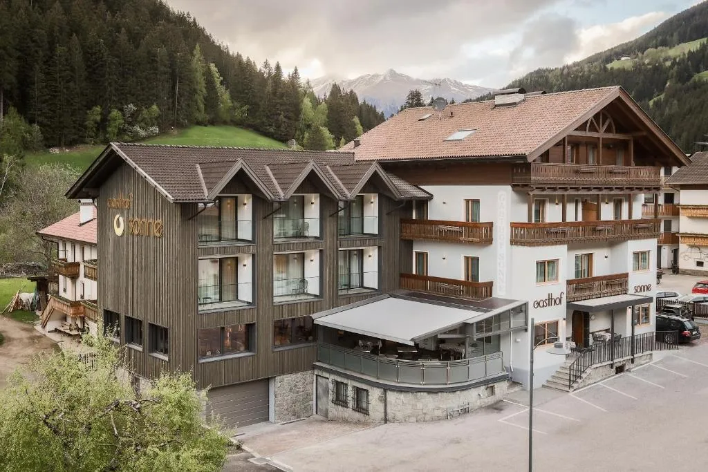 Gasthof Sonne snc, hotel in Sarntal
