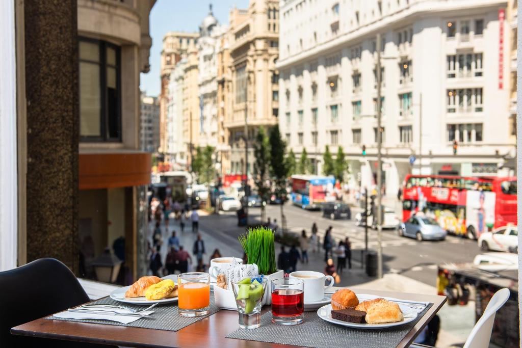 Hotel Madrid Gran Via 25 Affiliated by Meliá photo