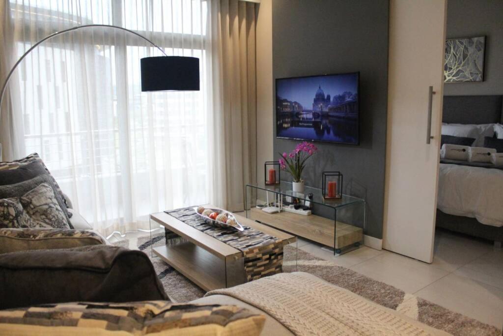 Furnished, 1-bedroom, luxury apartment in Menlyn Maine, Pretoria