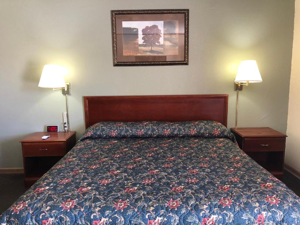 Budget Host Inn - Emporia photo