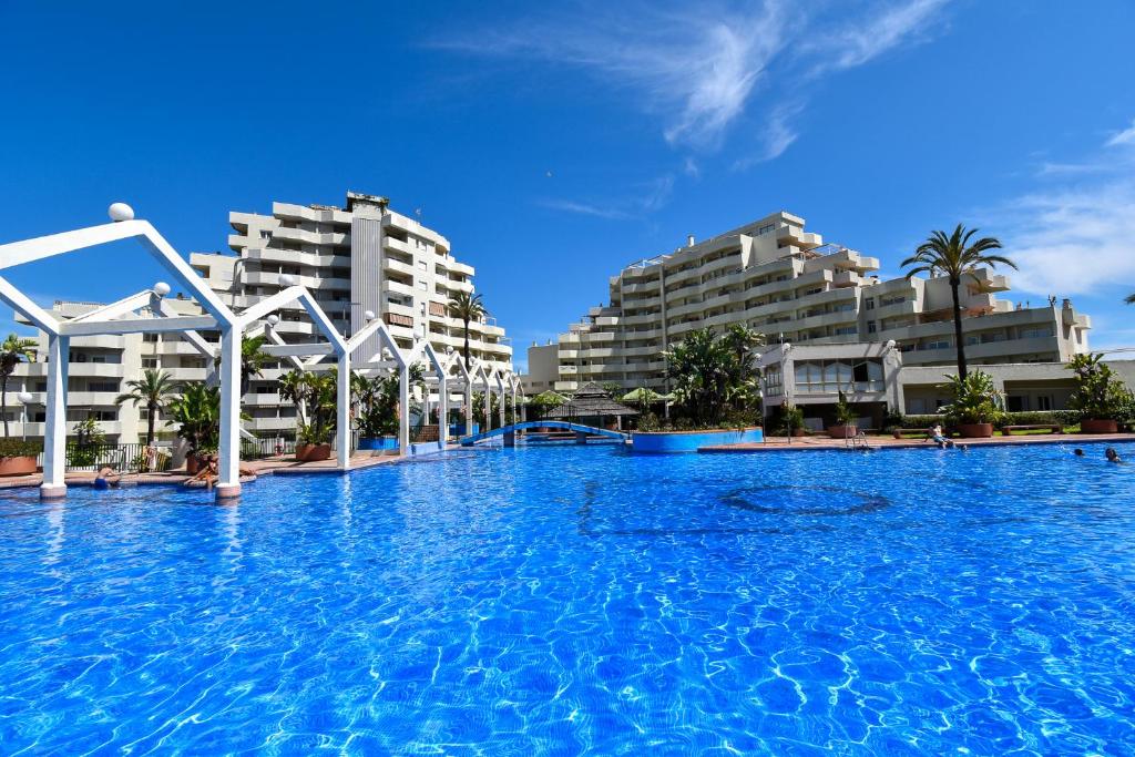 BENAL BEACH, Superb 2 Bedroom 2 Bathroom Beach front Apartment sleeps 6 - 5