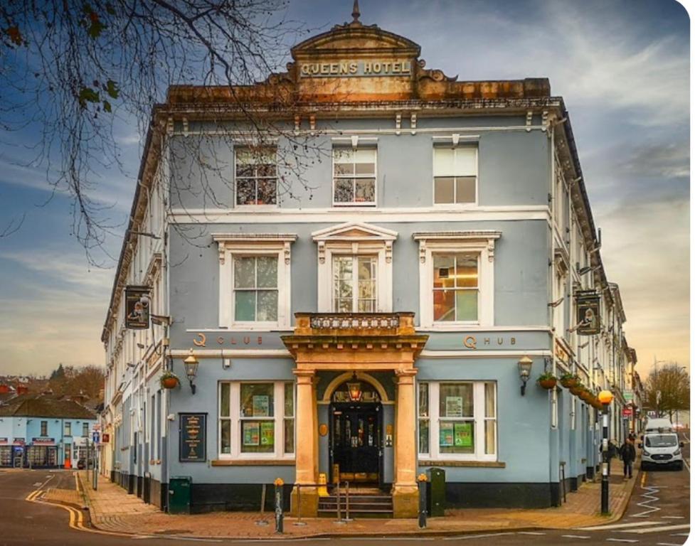 Queens Hotel — Hotel in Newport