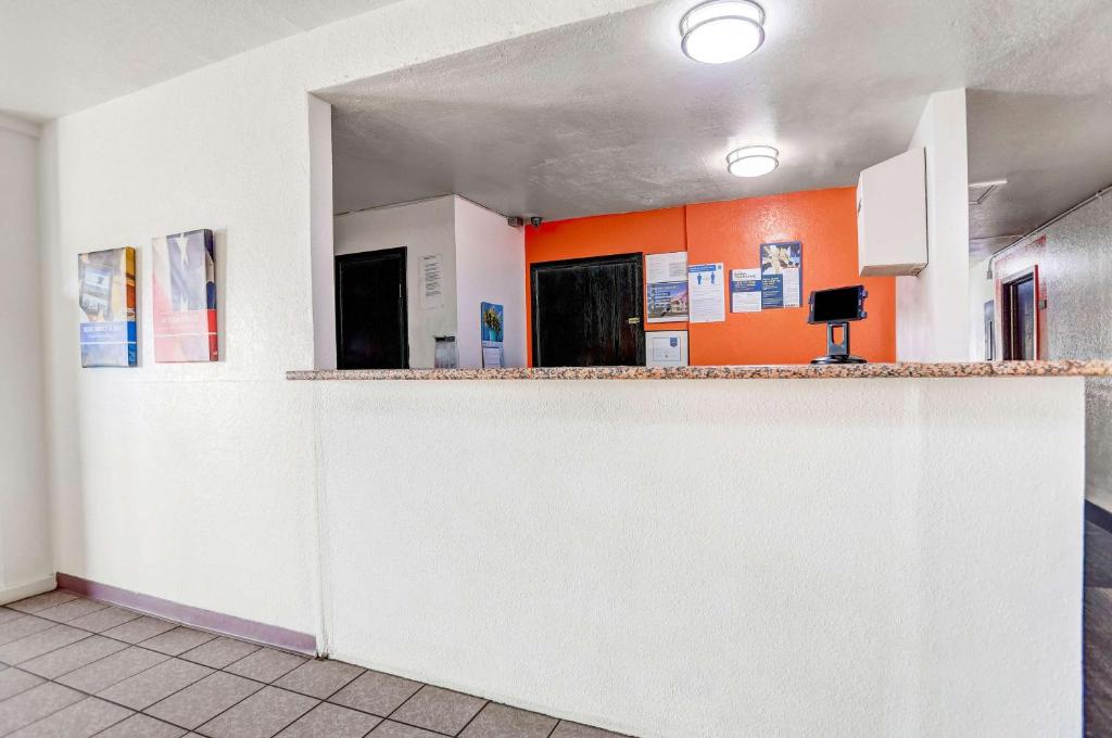 Motel 6-Moriarty, NM photo