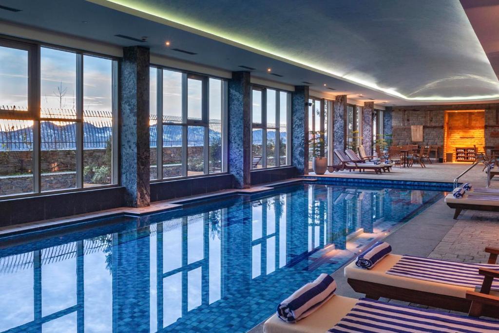 Taj Theog Resort & Spa Shimla photo