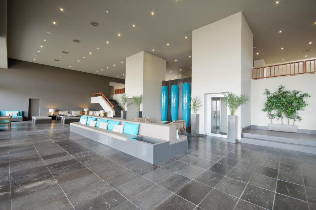 Oasis Salinas Sea — Hotel building in Santa Maria