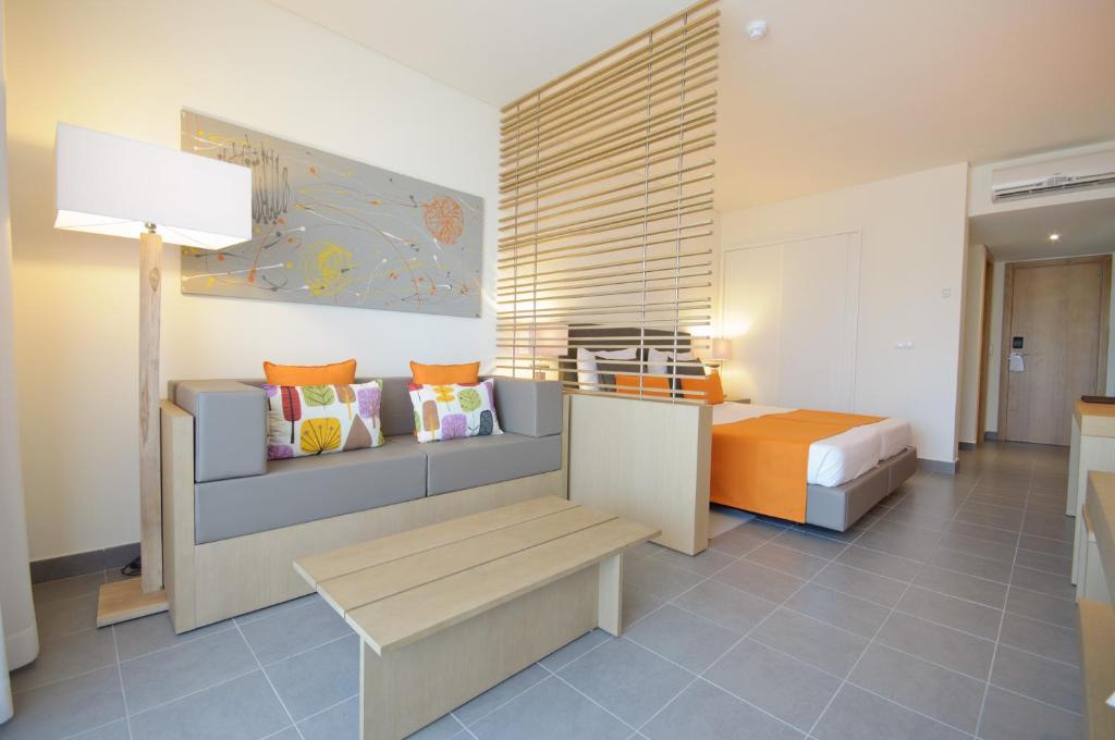 Oasis Salinas Sea — Hotel rooms in Santa Maria