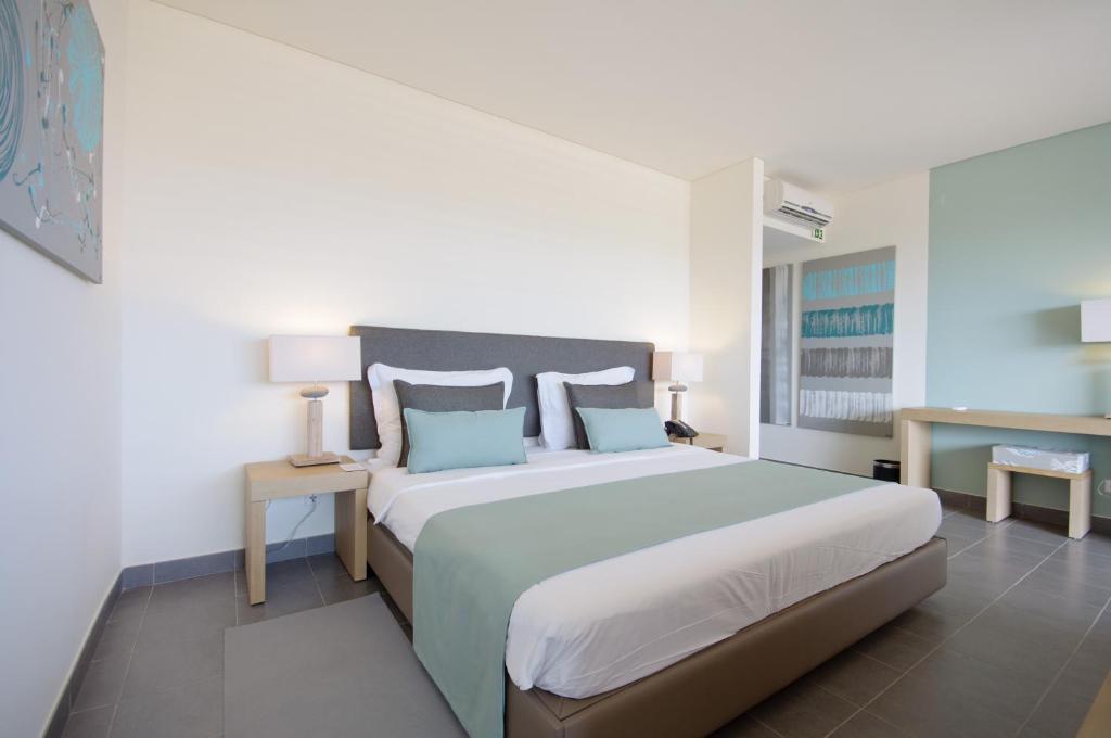 Oasis Salinas Sea — Hotel rooms in Santa Maria