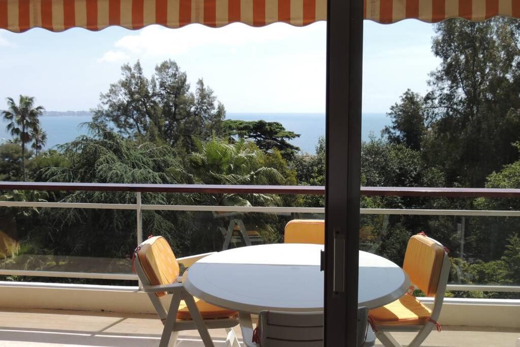 STUDIO STANDING VUE MER 2 PERS. 5 min.CANNES - 4